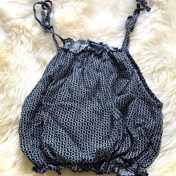 Brandy Melville Tops - Brandy Melville cropped top